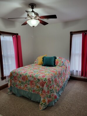 4 間睡房、可攜式嬰兒床、免費 Wi-Fi、床單