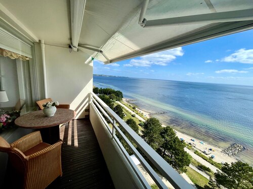 Apartment on the Sea with Sea View, Balcony & Wi-Fi