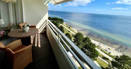 Apartment on the Sea with Sea View, Balcony & Wi-Fi