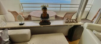 Apartment on the Sea with Sea View, Balcony & Wi-Fi