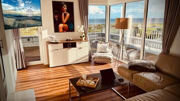 Fernseher, Kamin, Stereoanlage