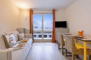 Flat-screen TV - Appartement des Périades, Chamonix, France (Chamonix)