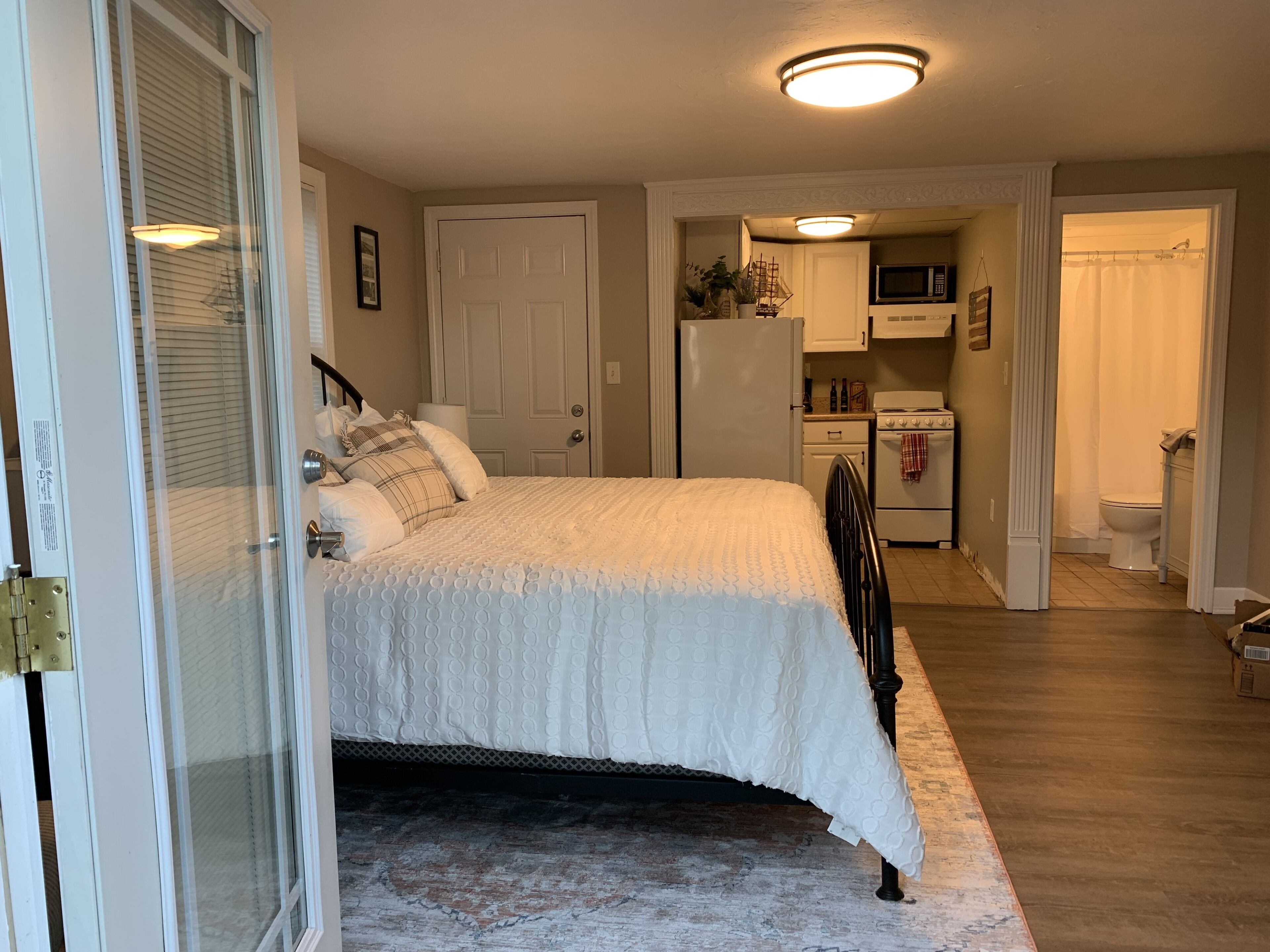 Remodeled Apartment in Historic Building located in Downtown Plymouth