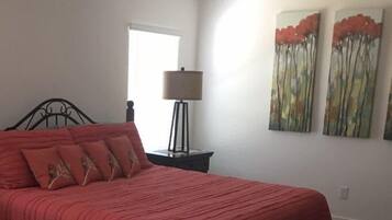 3 makuuhuonetta, silitysrauta/-lauta, Wi-Fi, vuodevaatteet