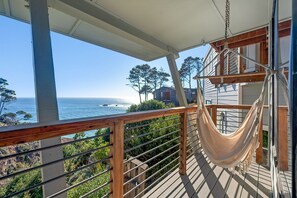 Property grounds - Seaflower Cove: Spacious 4bd waterfront retreat (Gualala)