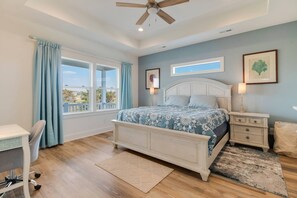 3 bedrooms, desk, iron/ironing board, free WiFi - Sandy Noses Oceanview Dog Friendly 2nd Row Home With Wonderful heated Pool and Fenced in Back Yard. (Oak Island)