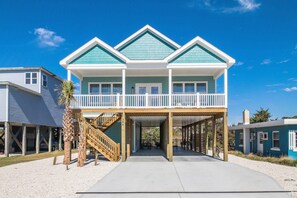 Exterior - Sandy Noses Oceanview Dog Friendly 2nd Row Home With Wonderful heated Pool and Fenced in Back Yard. (Oak Island)