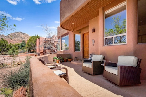 Luxury Sedona Retreat • Hot Tub & Fire Pit