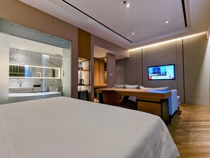 Junior Room | Minibar, in-room safe, desk, laptop workspace