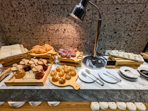 Daily buffet breakfast for a fee - Grand Zuri Lubuklinggau (Lubuklinggau)