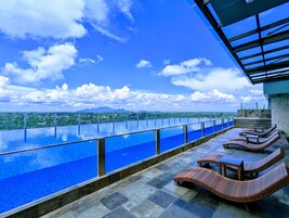 Rooftop pool