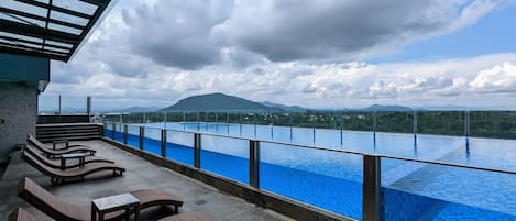 Rooftop pool