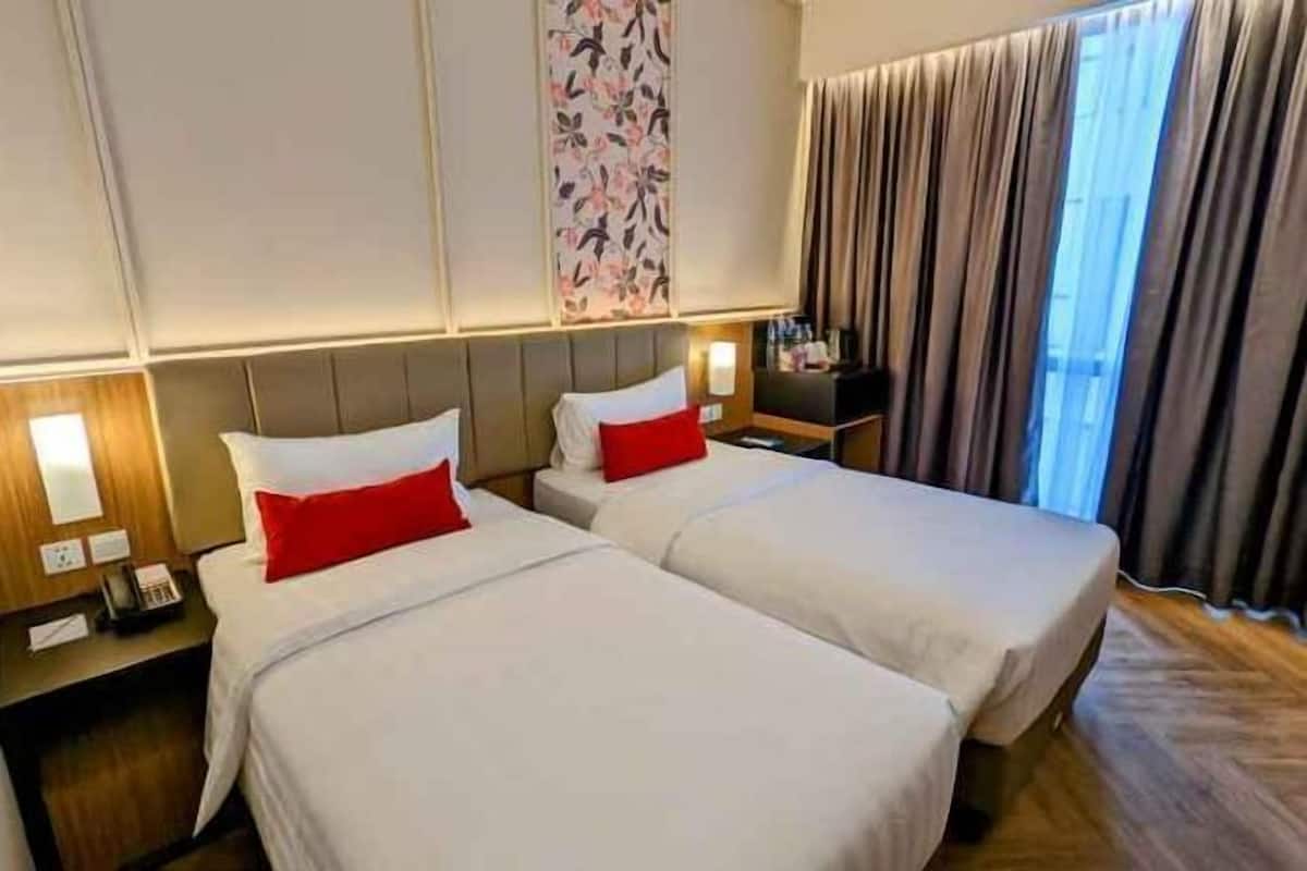 Bar mini, peti besi dalam bilik, meja, ruang kerja komputer riba