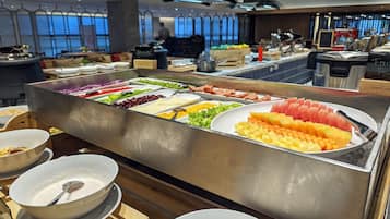 Petit déjeuner buffet servi tous les jours en supplément