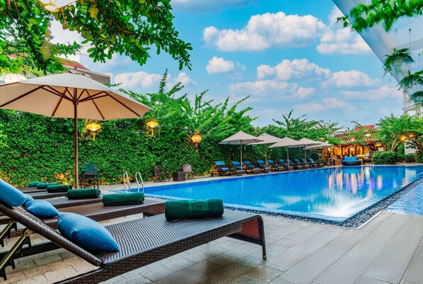 Seasonal outdoor pool