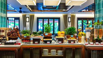 Breakfast, lunch and dinner served