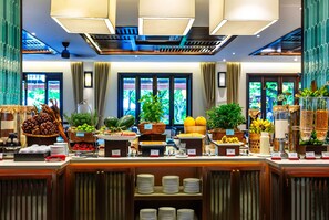 Breakfast, lunch and dinner served - Wyndham Garden Hoi An Cua Dai (Da Nang)