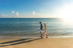 Beach nearby, white sand - Wyndham Garden Hoi An Cua Dai Beach (Da Nang)