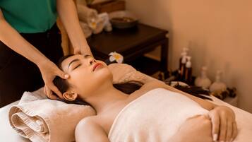 Couples treatment room(s), sauna, steam room, body treatments