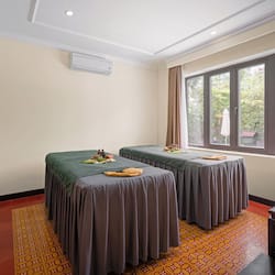 Salas de tratamiento para parejas, un sauna, baño turco
