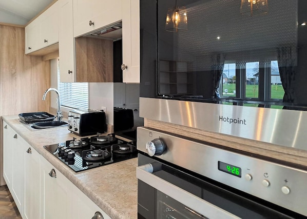 Refrigerador, horno, parrilla de estufa y tostadora 