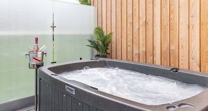 Muntjak Lakeside Lodge