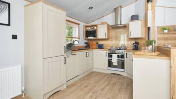 Fridge, oven, stovetop, toaster