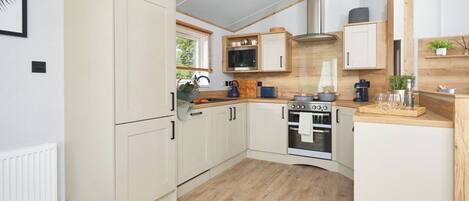 Geladeira, fogão, cooktop, torradeira