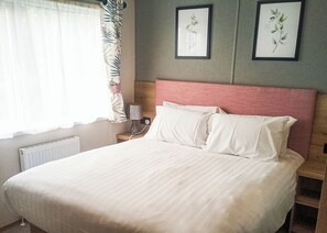 4 bedrooms, free WiFi - Lodge Hot Tub 4 Bed No Pets (Clarach Bay, Nr Aberystwyth)