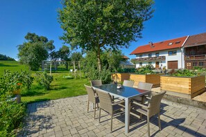 تناول الطعام بالخارج