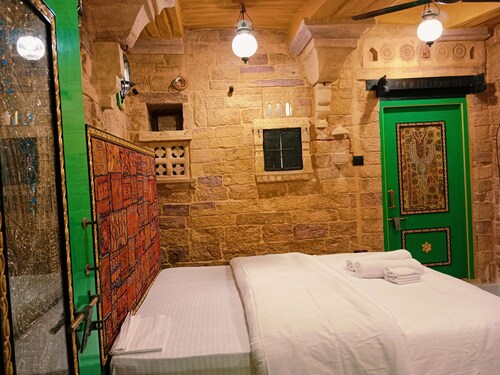 Enchanting 500 year's Haveli for stay, near Jaisalmer Fort.