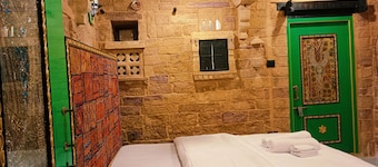 Enchanting 500 year's Haveli for stay, near Jaisalmer Fort.