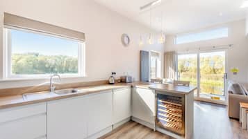 Fridge, oven, stovetop, toaster