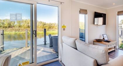 Lakeside Retreat VIP