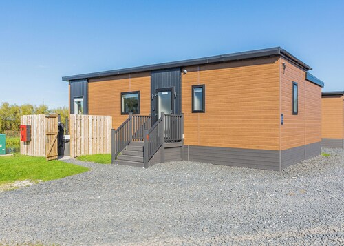 Lakeside Retreat VIP
