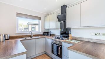 Fridge, oven, stovetop, toaster