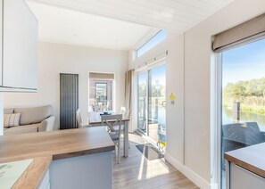 Dining - 3 bedroom accommodation in Poulton-Le-Fylde (Poulton-Le-Fylde)