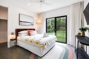 4 bedrooms, desk, iron/ironing board, travel cot