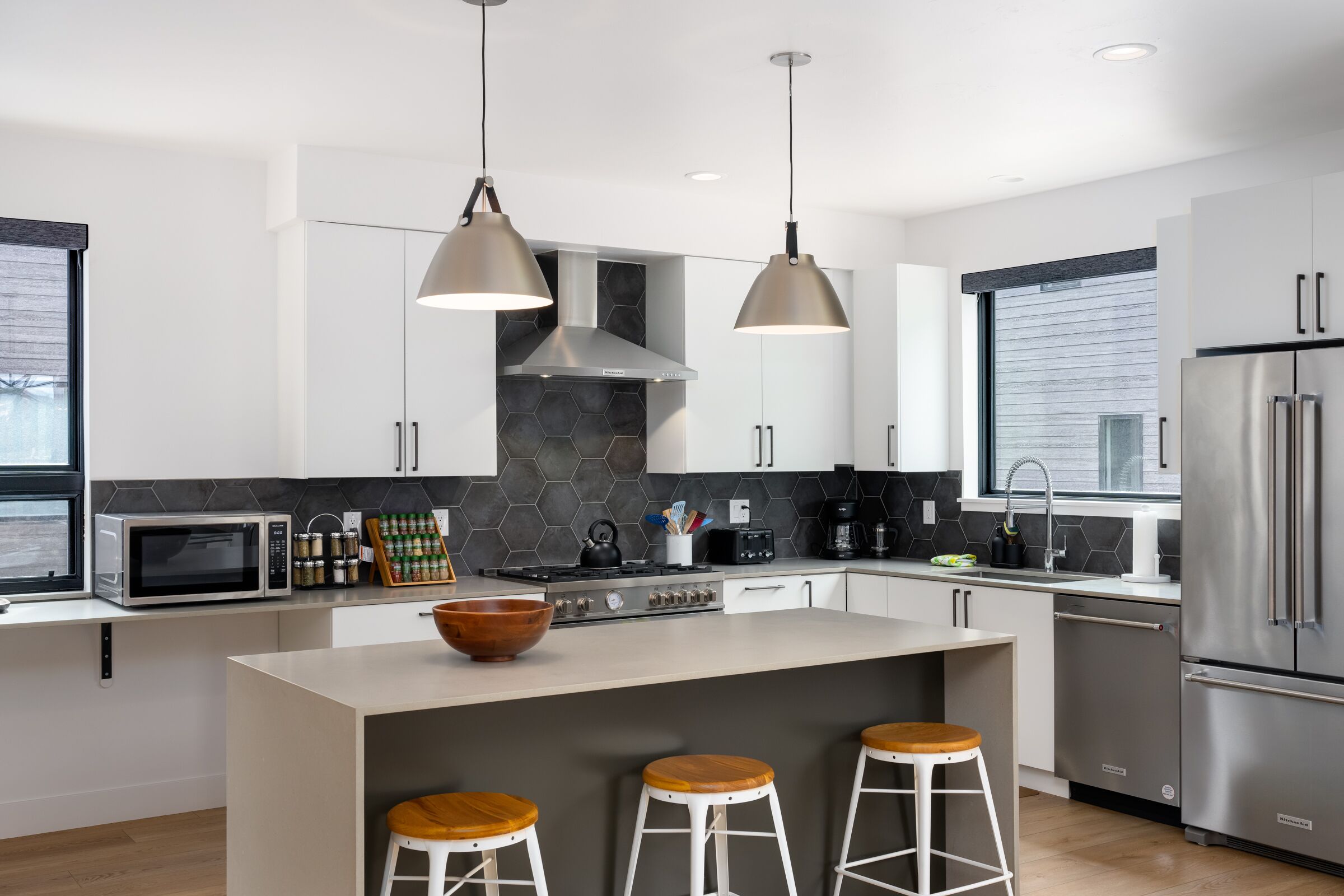 Rooftop Retreat! Pet friendly, Gorgeous Rooftop Sanctuary with Hot Tub and Firepit