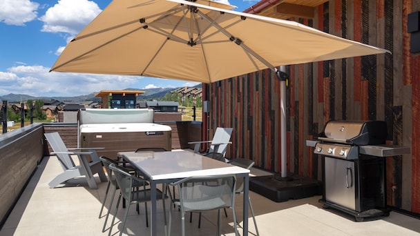 Elevate City Living: Rooftop Urban Sanctuaries Elevate City Living: Rooftop Urban Sanctuaries