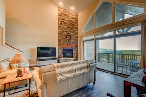 TV, fireplace
