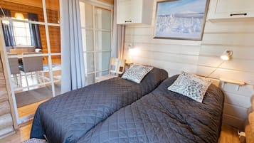 2 bedrooms, desk, Internet