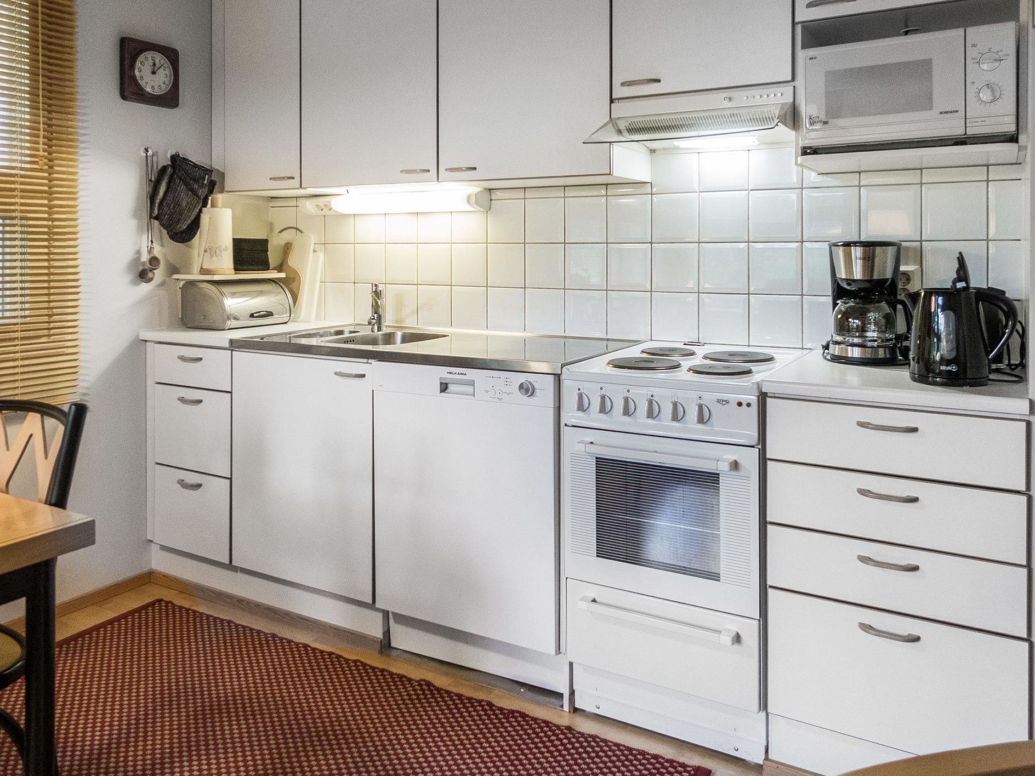 Jääkaappi, mikroaaltouuni, astianpesukone