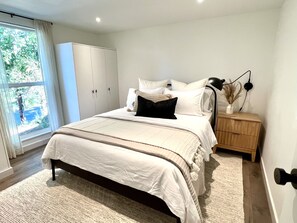 3 bedrooms, travel cot, free WiFi, bed sheets