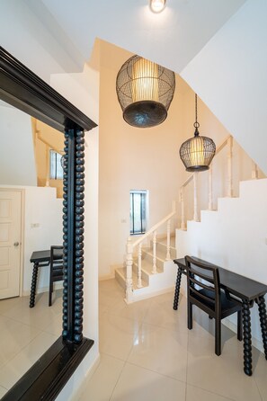 المنشأة من الداخل