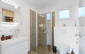 House | Bathroom - Beautiful Home in Lembruch/dümmer See With Indoor Swimming Pool, Outdoor Swimming Pool and Wifi (Lembruch)