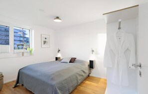 5 bedrooms, free WiFi, bed sheets - Beautiful Home in Lembruch/dümmer See With Indoor Swimming Pool, Outdoor Swimming Pool and Wifi (Lembruch)