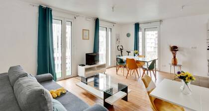 Chic apart with parking near Paris
