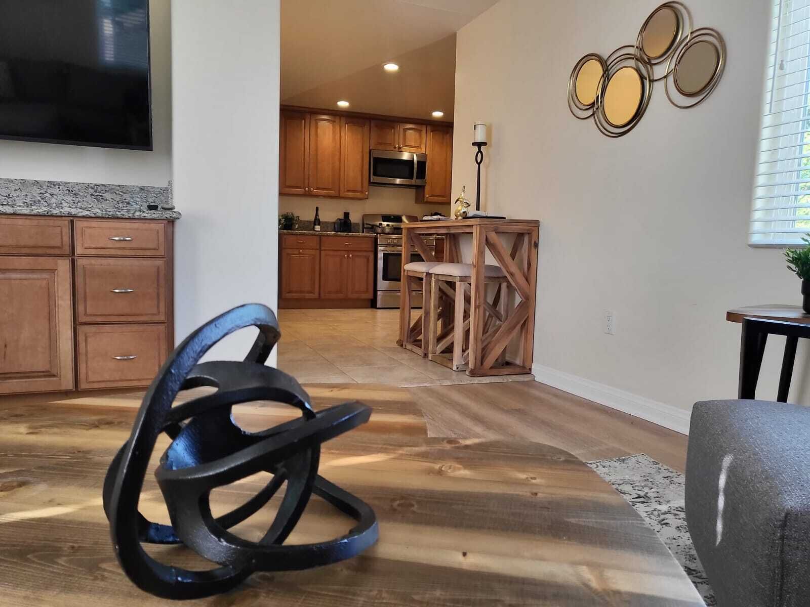 Stylish Multi-Level 3BR w/King Size Tempurpedic