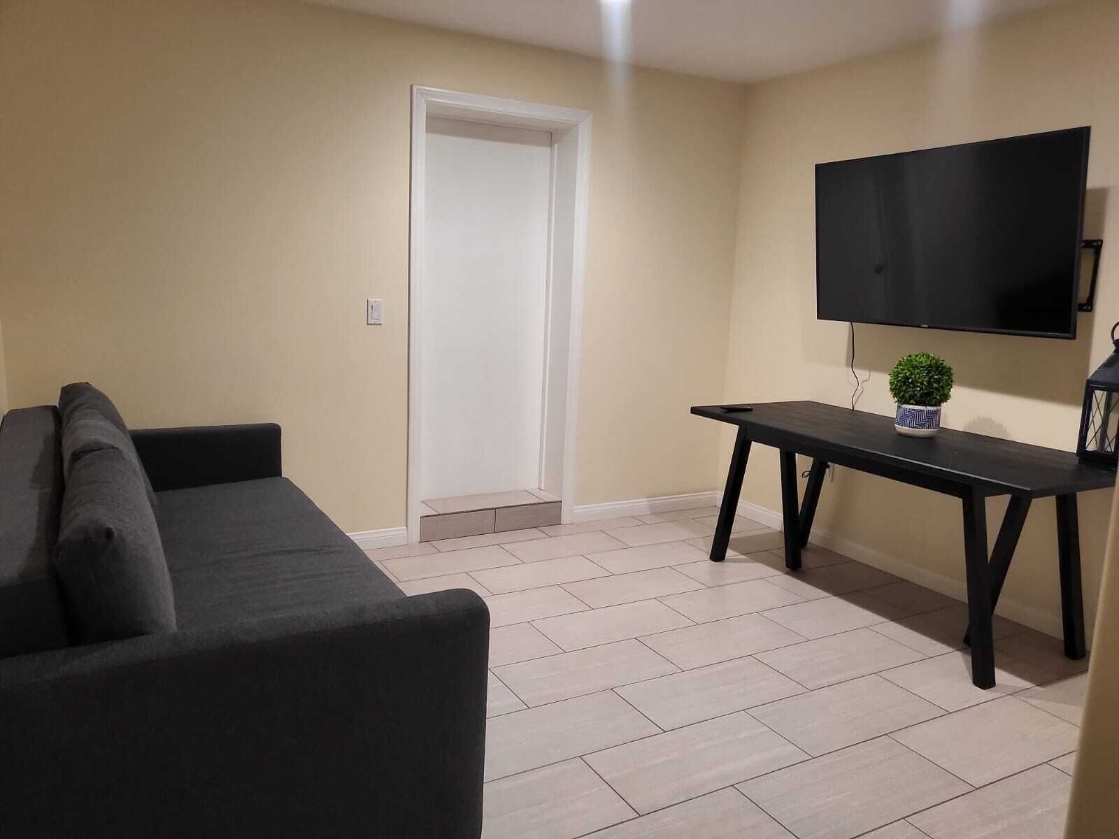 Stylish Multi-Level 3BR w/King Size Tempurpedic